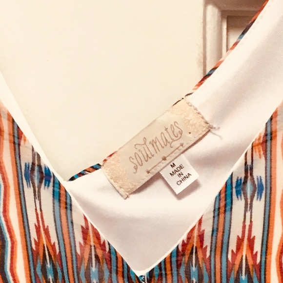 Soulmates SZ M Blouse with shoulders showing. 👚💋 - Picture 3 of 7